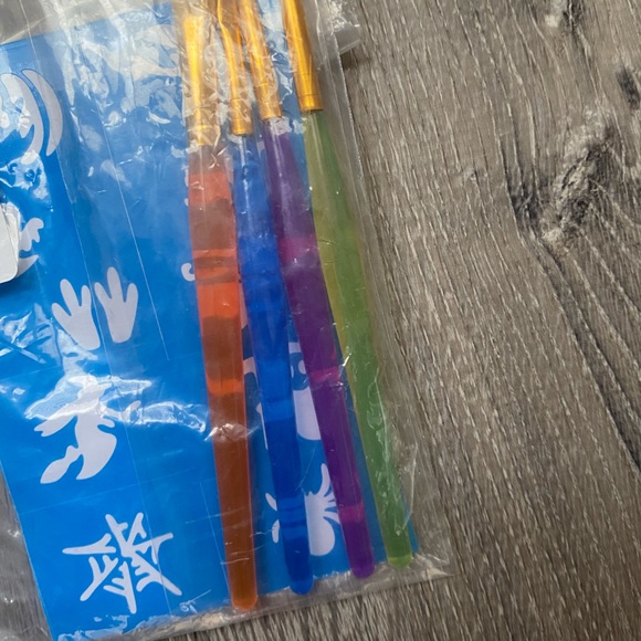 🆑 Stencils & 4 Brushes - good for body painting face painting etc NEW - Picture 2 of 6